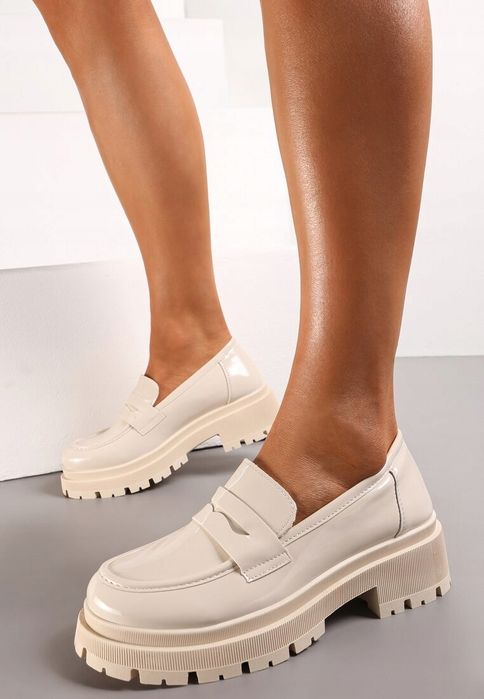 Beżowe Mokasyny Lakierowane R 40