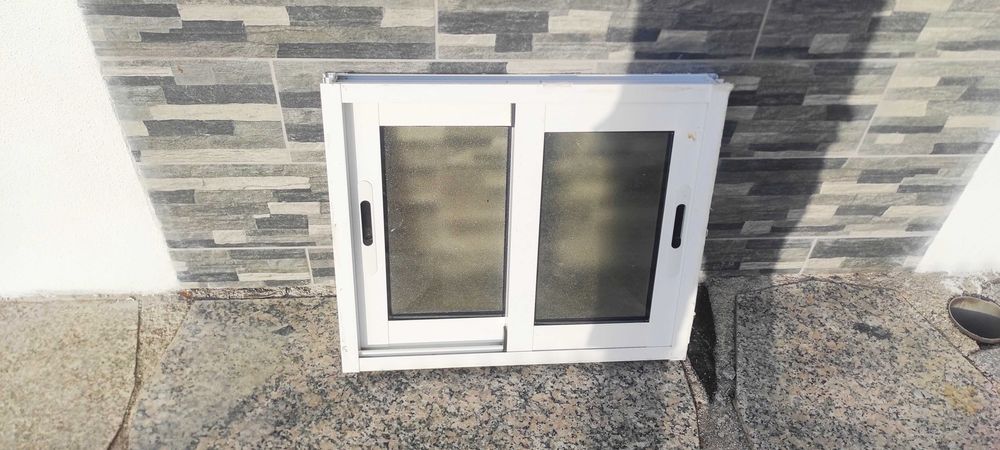 Janela com Aro 60Cm * 50 CM , PVC branco, Vidro opaco