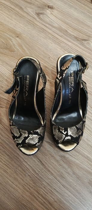 Босоніжки в ідеальному стані