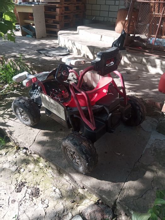 Електромобіль дитячий