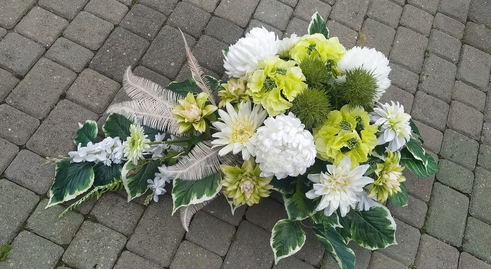 Wiązanka na cmentarz, Kompozycja kwiatowa na cmentarz, Stroik na grób