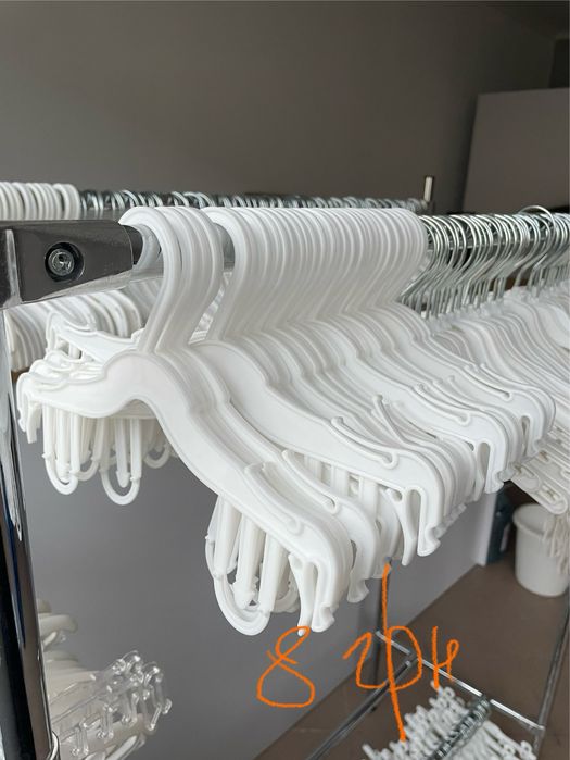 Вішаки, манекен 140