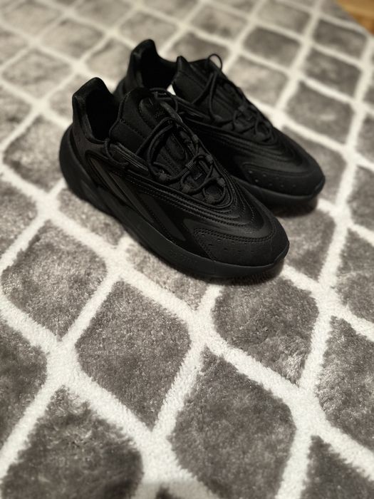 Продам кросівки Adidas