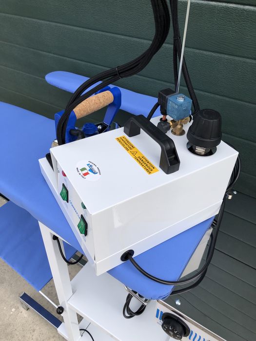 Tábua de engomar e caldeira profissionais