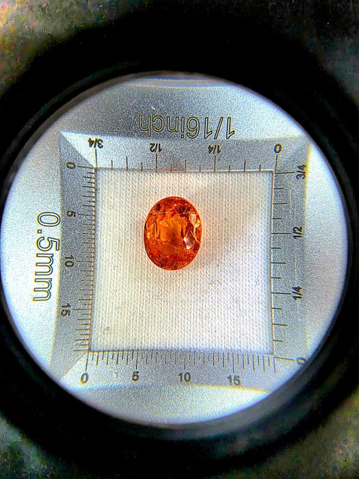 Naturalny Spessartyn Granat 2.31 ct Namibia Certyfikowany