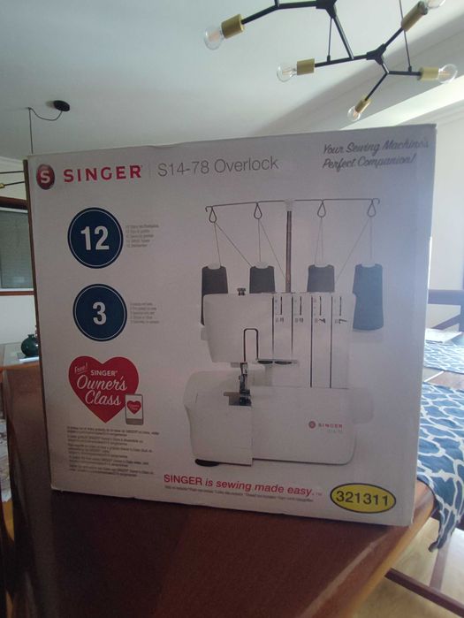 Máquina de costura Overloque Singer S14-78