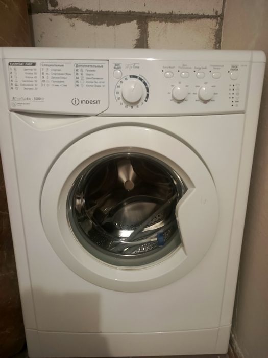 Продам пральну машинку Indesit E2SC 2160