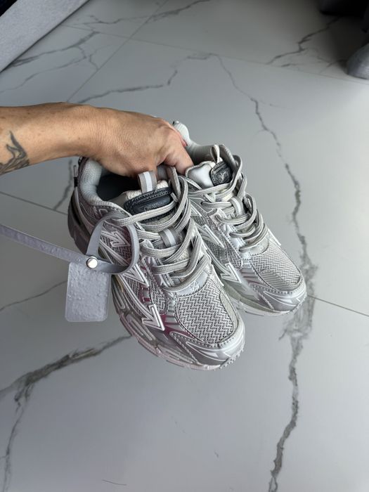 Off-White Be Right Back White Silver