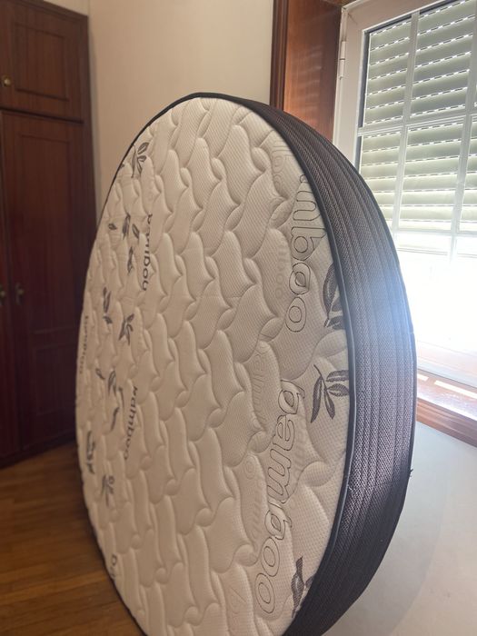Colchão Redondo 180cm Diâmetro – Como Novo / Exclusivo
