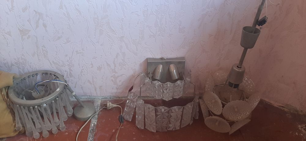 Люстра хрустальние 2  штуки продам робочие ,все к ним есть