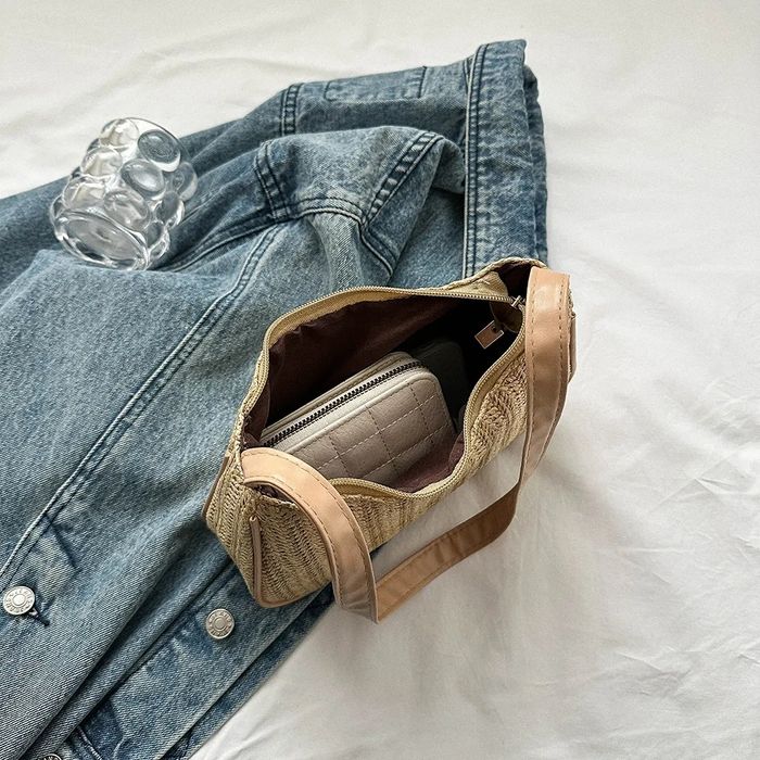 Солом'яна жіноча плетена сумка- багет на плече