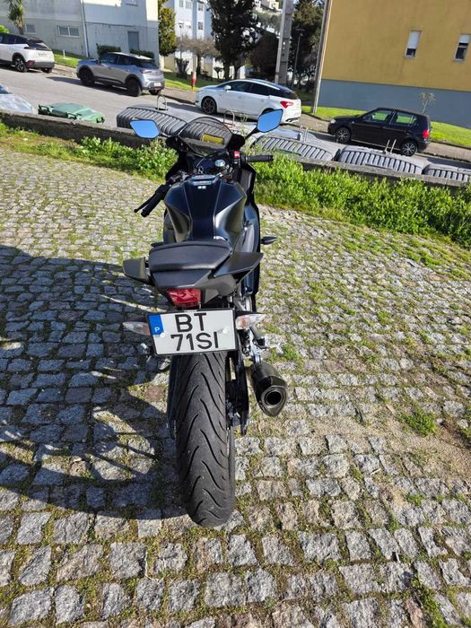 Yamaha R125 de 2025 – 1.365 km – Akrapovic Completa – Como Nova