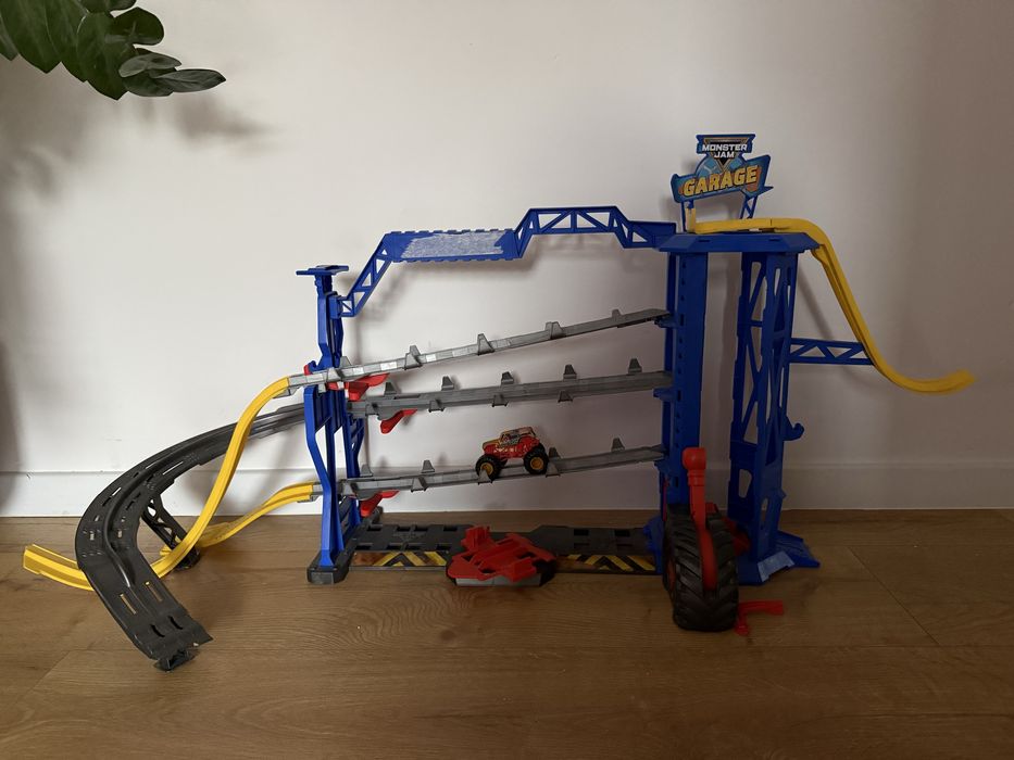 monster jam ZESTAW garaz z torem + autko