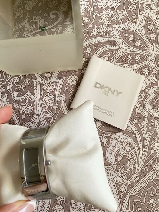 Relogio DKNY com caixa