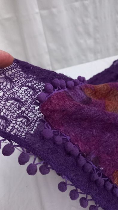 Écharpe unisexo tons roxo e laranja com berloques