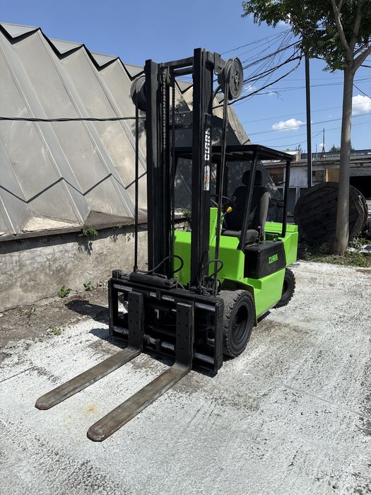 Продаю навантажувач Clark DPM 30 N 3 т