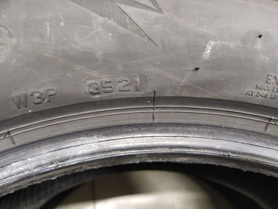 Cena za 2 Opony zimowe 225/60r18 BRIDGESTONE 2021r