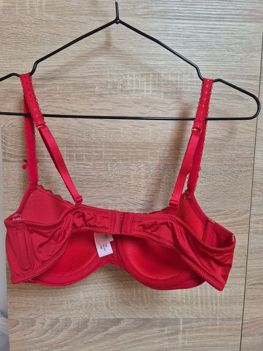 Czerwony biustonosz Hunkemöller 80B - Stan idealny