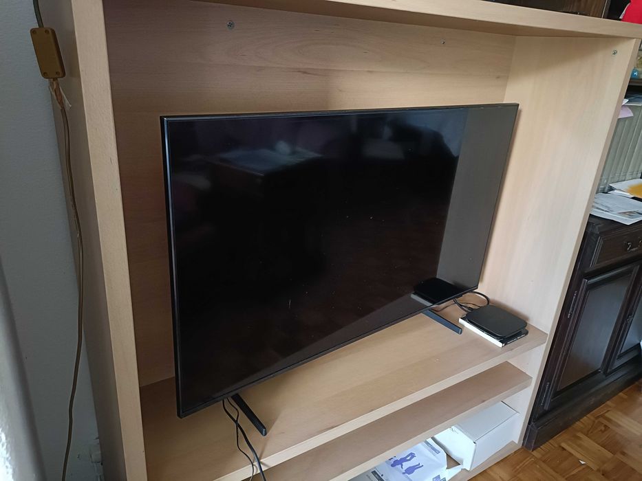 Smart TV 4K Samsung 43" (Modelo TU43DU7105K) usada