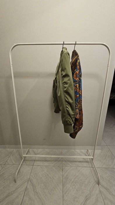 Suporte p/cabides como novo