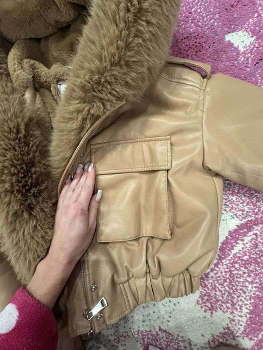 Бомбер  куртка дуже гарна і тепла