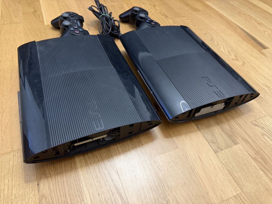 Playstation 3 z padami i grą