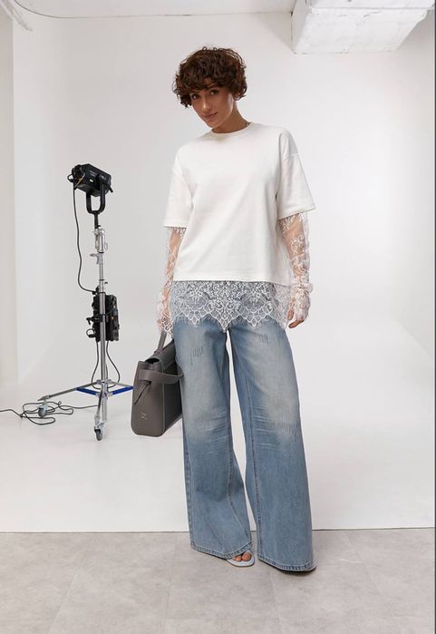 Футболка з мереживними рукавами