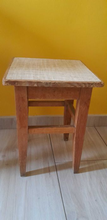 Drewniany taboret / stołek – solidny, stabilny