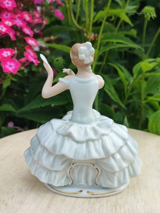 kolekcjonerska figurka porcelanowa „Baletnica z lusterkiem” Wallendorf
