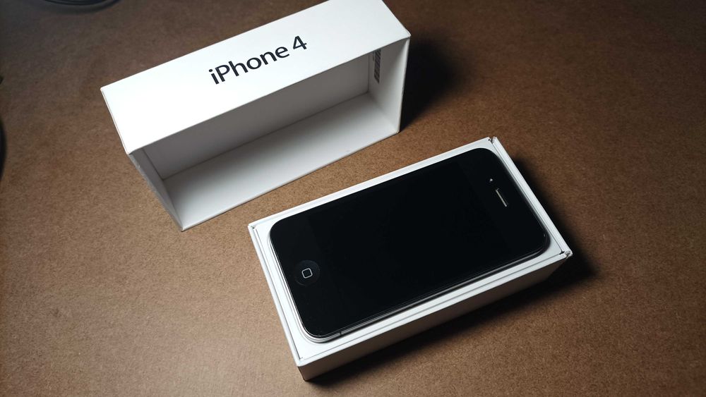 Apple iPhone 4 – Caixa original + acessórios