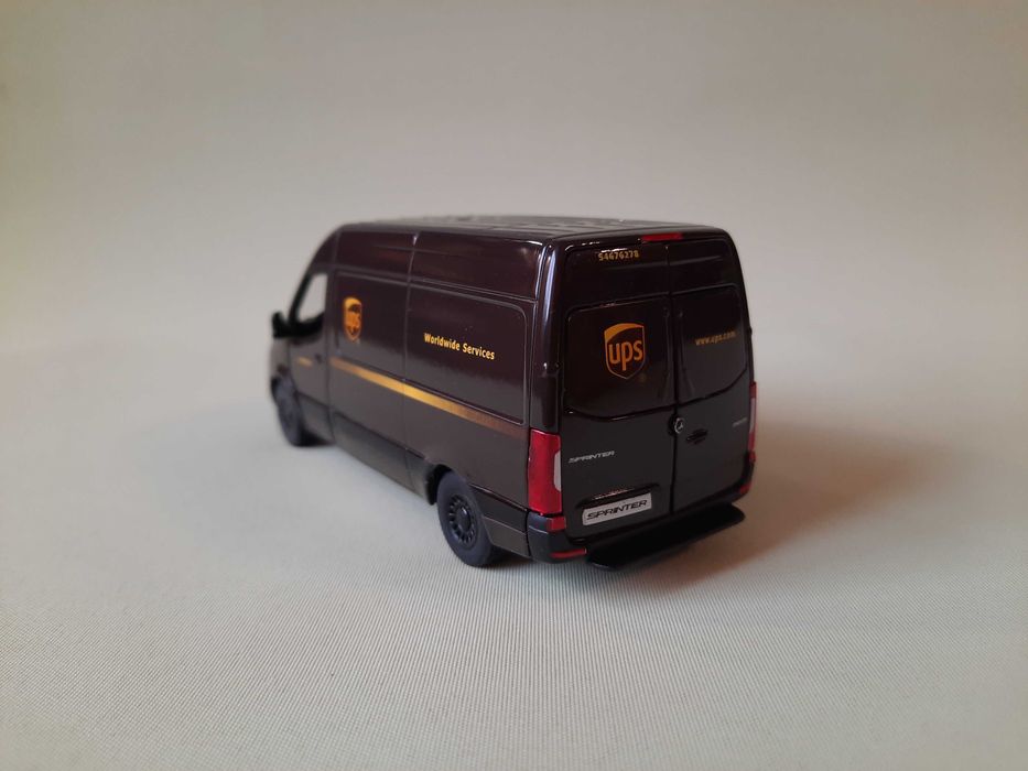 Mercedes-Benz Sprinter "UPS", масштаб 1/48