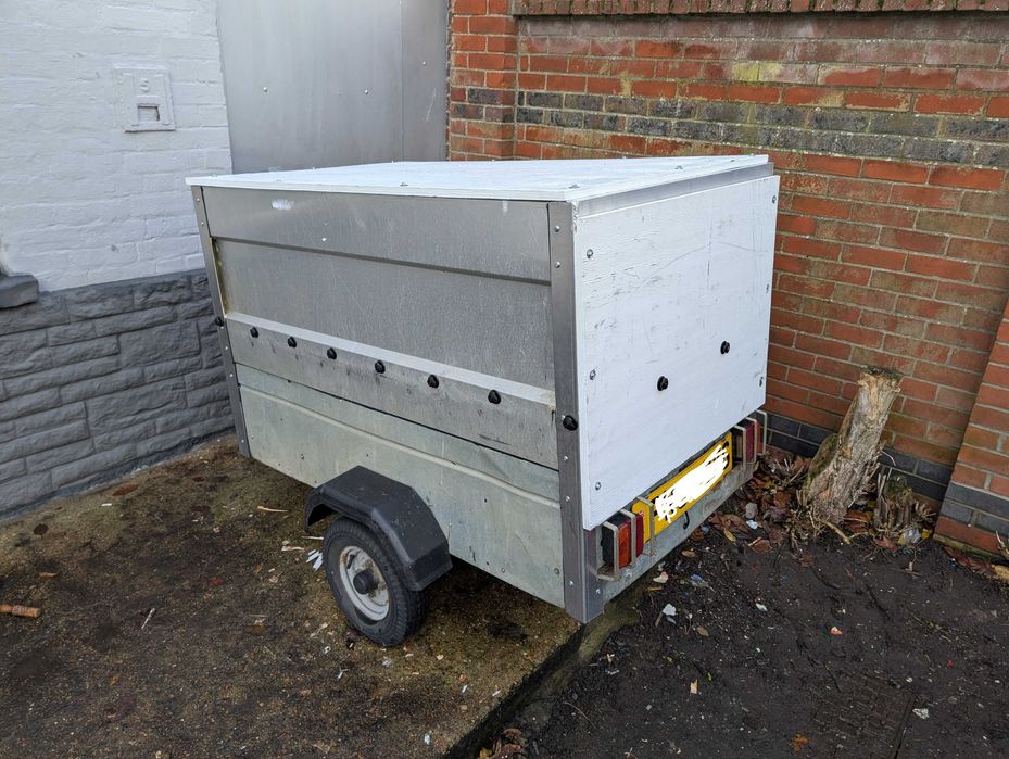 Atrelado de aluminio