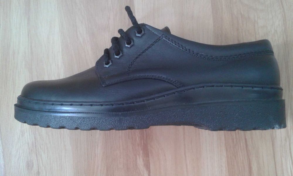 Buty skórzane, czarne, męskie.