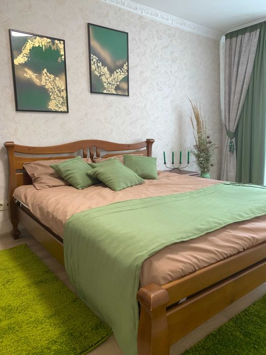 Центр. Вул. Замкова. Поруч парк та став. Власник. Подобово