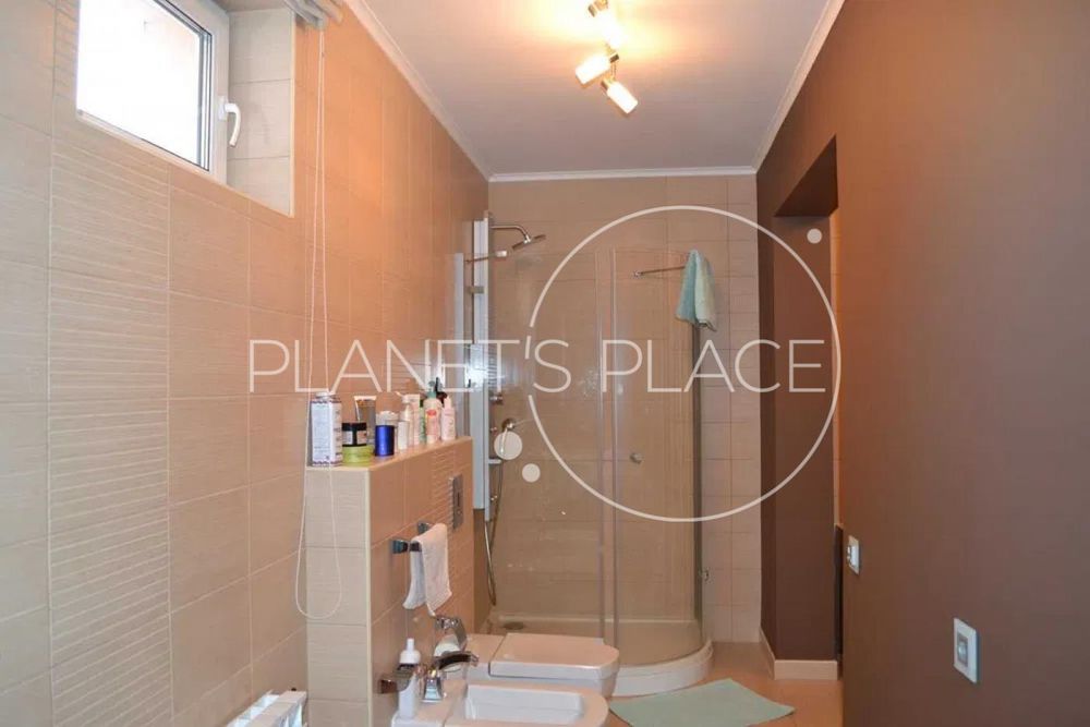 Продам 4к. квартиру, пр-т. В. Лобановського, м. Деміївська.