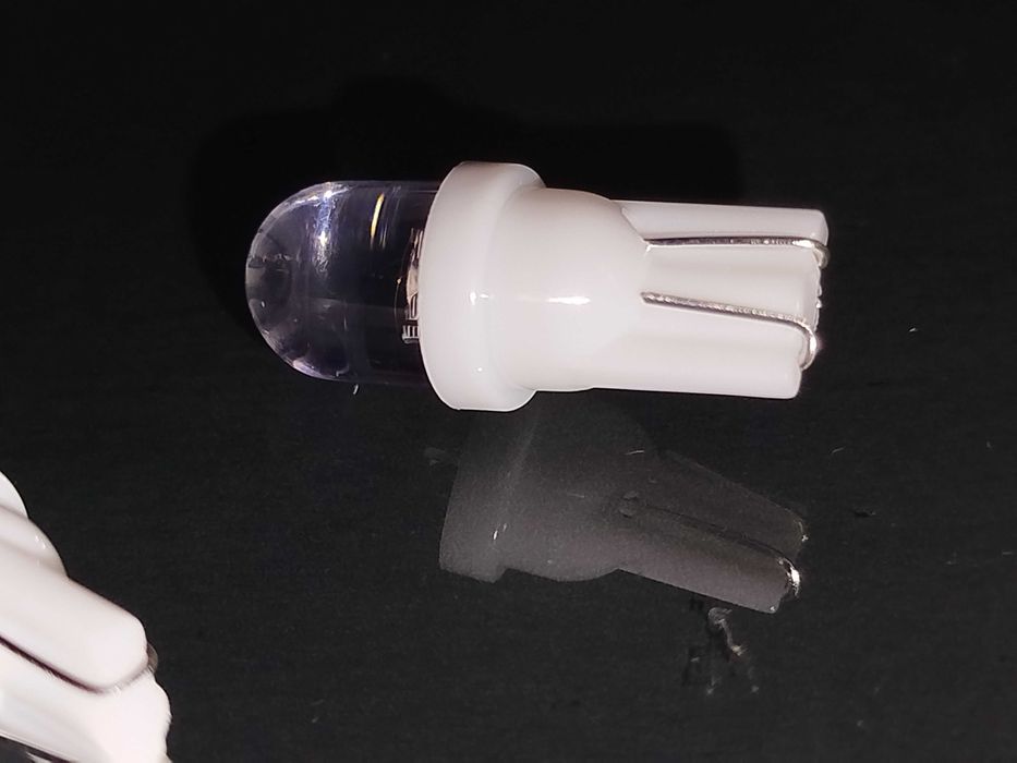 Світлодіодна лампочка в покажчик  поворот автомобіля