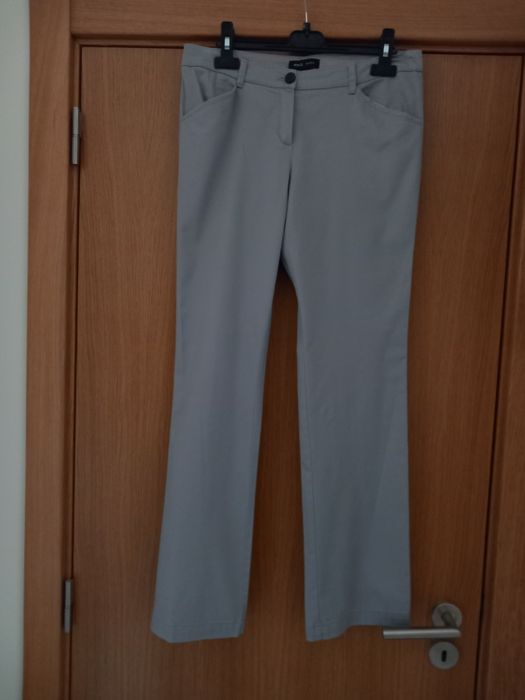 Calças de tecido cinzento claro da Mango