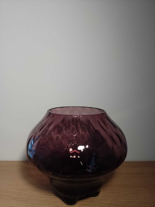 Piękny śliwkowy, fioletowy wazon