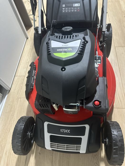 Maquina de cortar relva nova