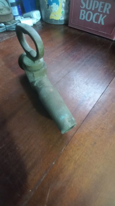 Torneira antiga para vinho latão
