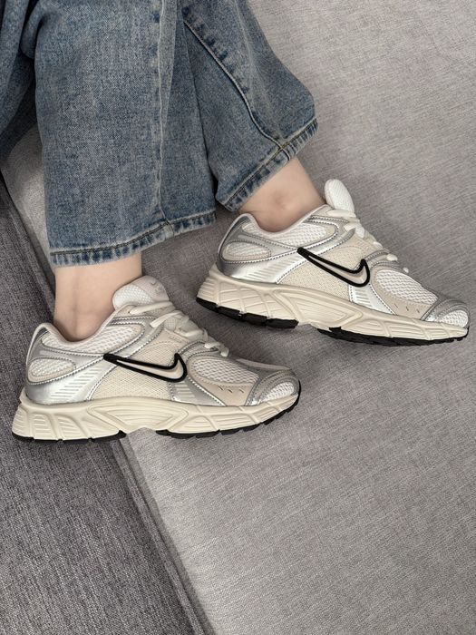 Nike V5 RNR White Beige Silver Black