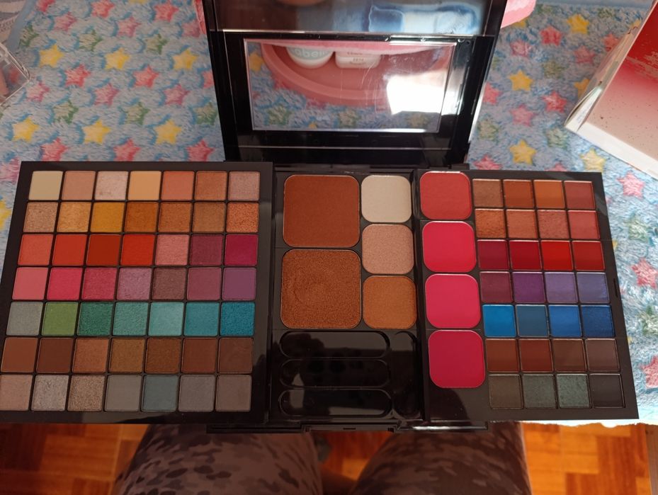 Paleta de maquiagem avon