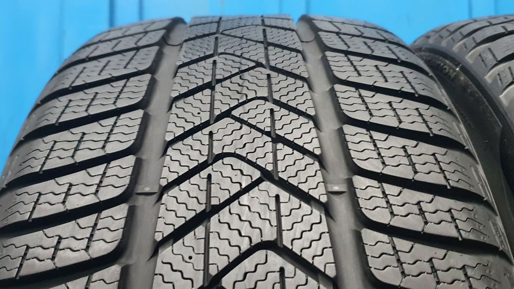 4 x 235/40 R19 Sprzedam opony zimowe Pirelli ! 8mm !