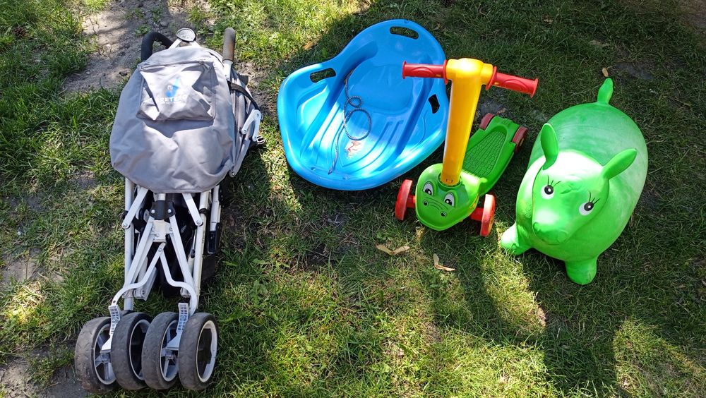 Wózek spacerowy + zabawki
