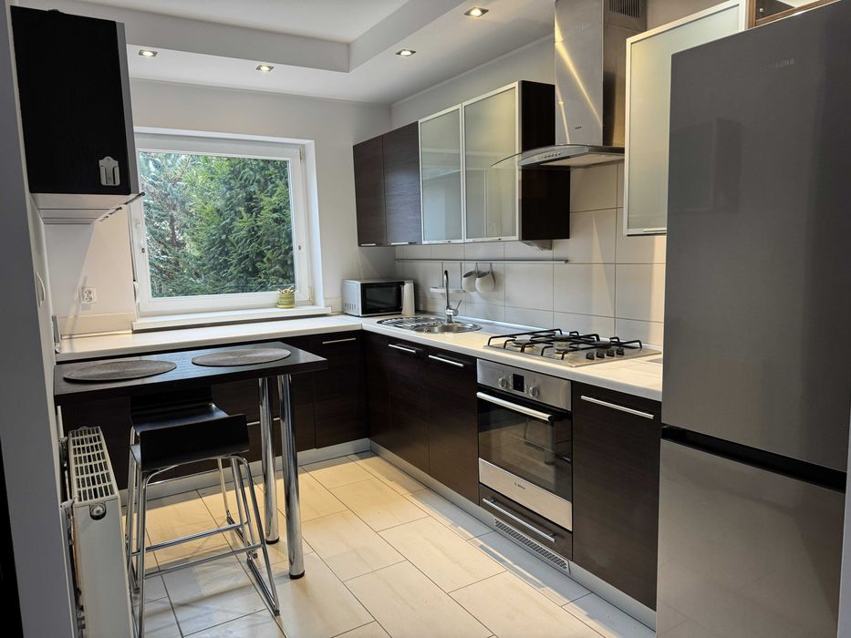 Wyposażony dom szeregowy z garażem na wynajem