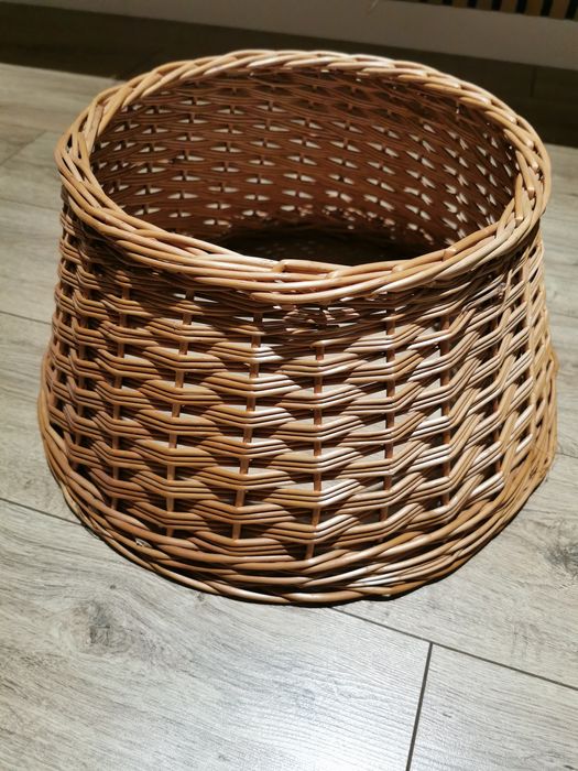 Wiklinowa osłona na choinkę