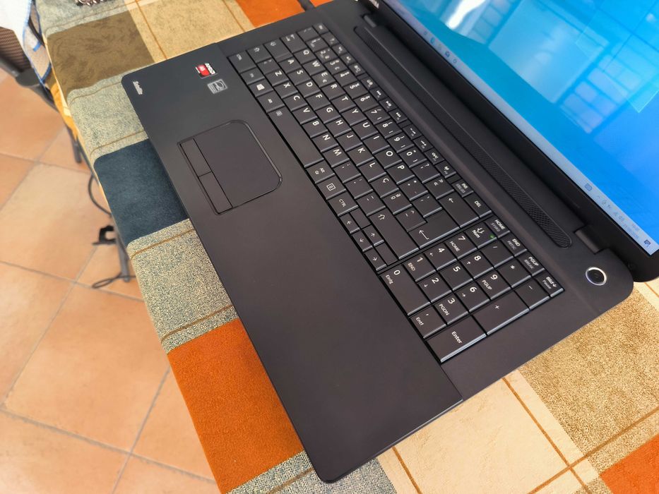 Toshiba C70 - 17.3"