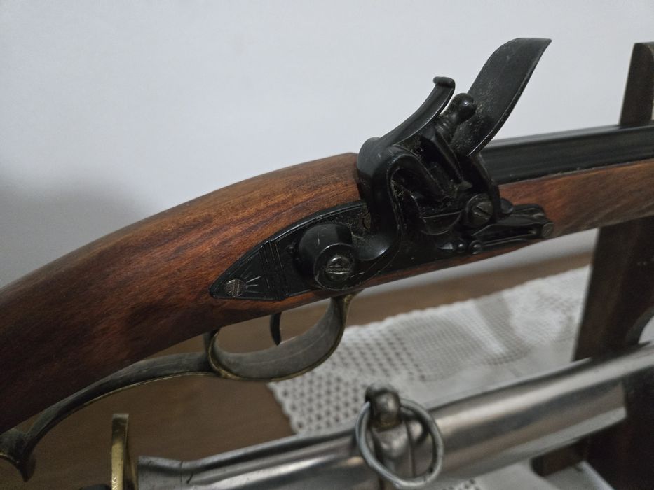 Rifle longo de Kentucky, EUA, século XIX e Sabre Exército Francês