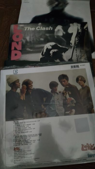 The Smiths
Queen is Dead 

Love 
 Forever Changes 

Moby 
Remixes 2lps 

Vários 
Tribute to Velvet underground 2lps 
Selados
60€