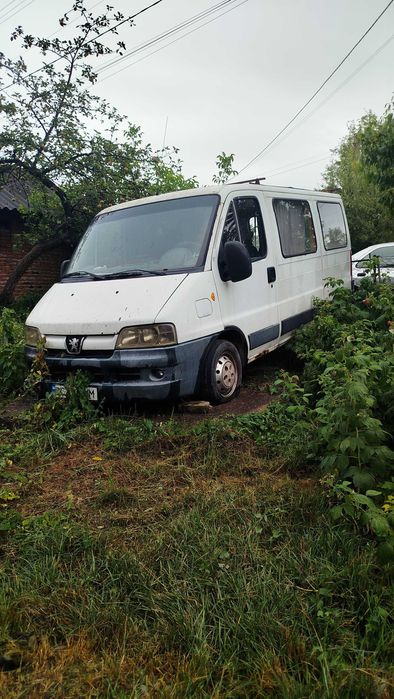 Автомобіль Пежо боксер 2.8
